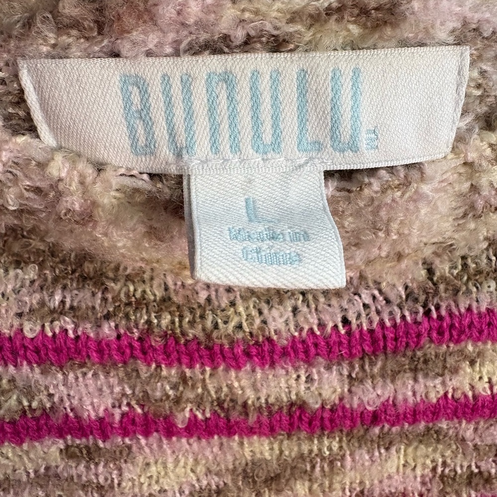 Colorful Patterned Crew Neck Sweater - Picture 3 of 4